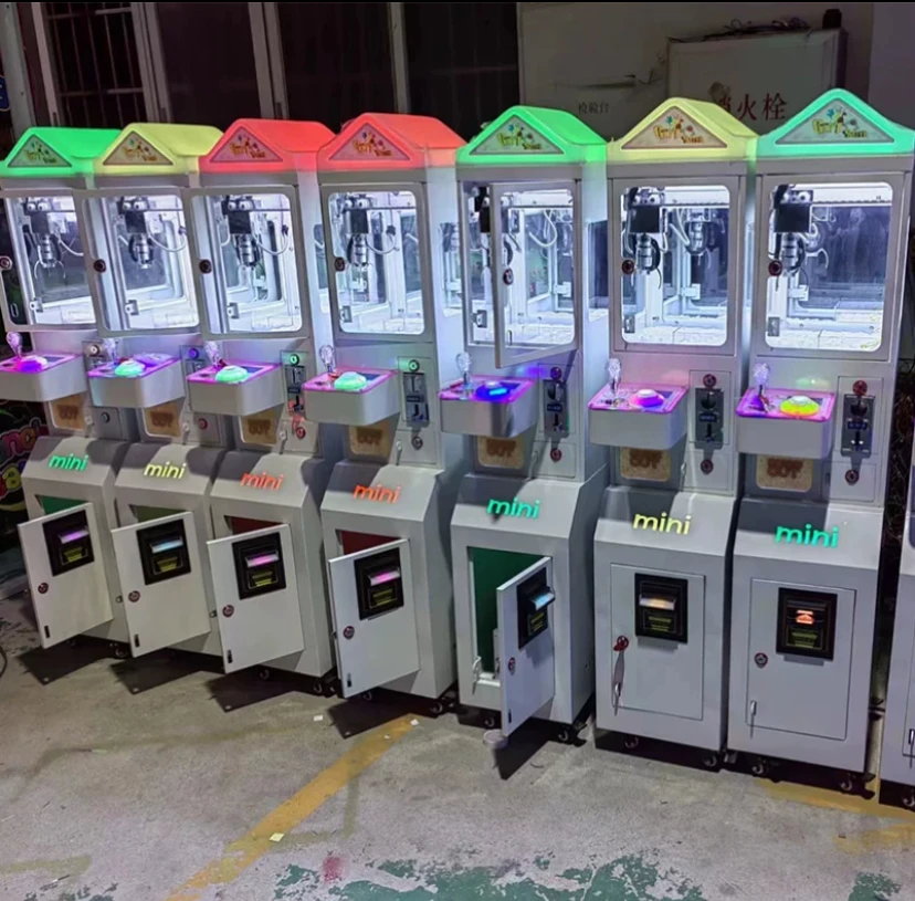 Arcade Toy Vending Machine - آلة مخلب صغيرة جداً تعمل بالعملة