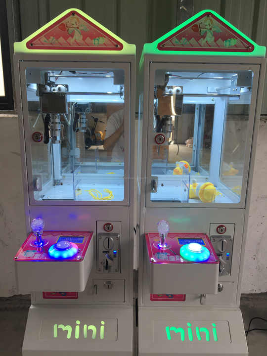 آلة مخلب صغيرة جداً تعمل بالعم - مراجعة Arcade Toy Vending Machine وسعره